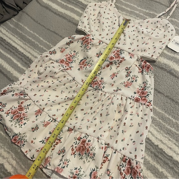 NWT Small pink floral mini dress with cutouts on the side - Picture 12 of 16